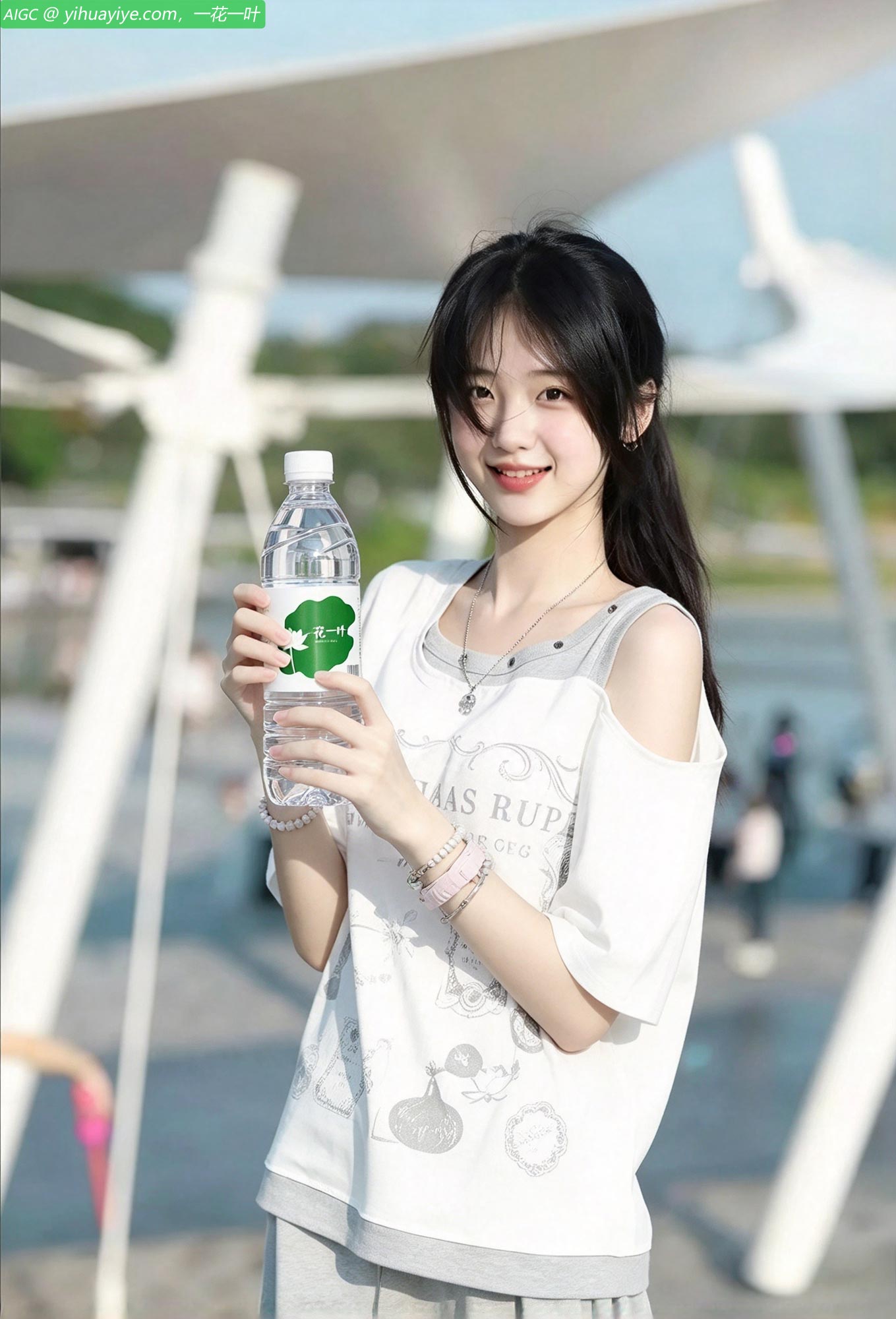 云南大理洱海边，阳光和煦